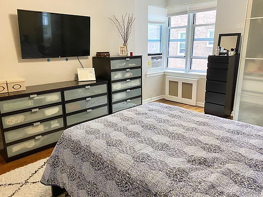 Sold by Universal Realty Group | media 21