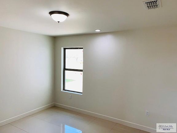 3rd image of 157 Cameo Dr
