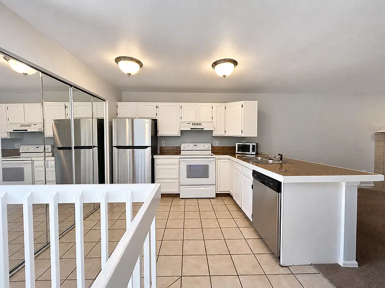 1031 Portland Pl #7 — Photo 3