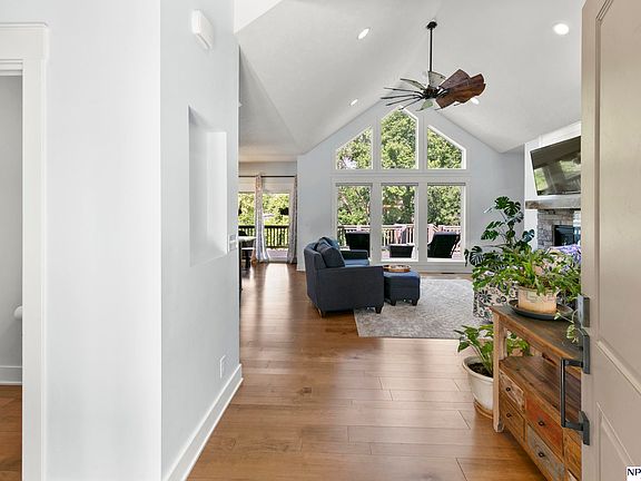 4th image of 3984 Lakeview Dr