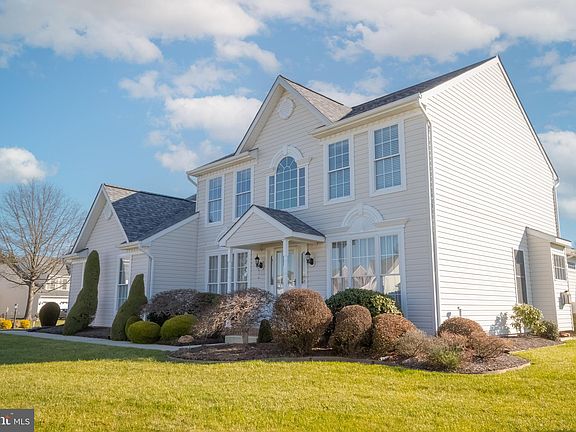 2nd image of 2042 Garden Dr