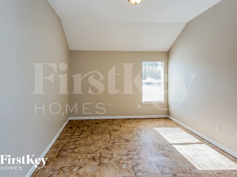 4668 Amanda Oaks Cir S — Photo 8