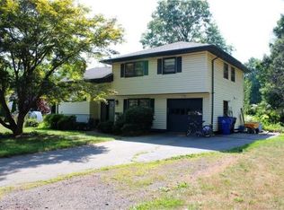 25 Pocahontas Dr, West Hartford, CT 06117