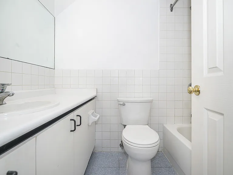 155 Robert St #C — Photo 13