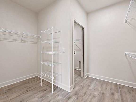 Sequoia Walk in Closet