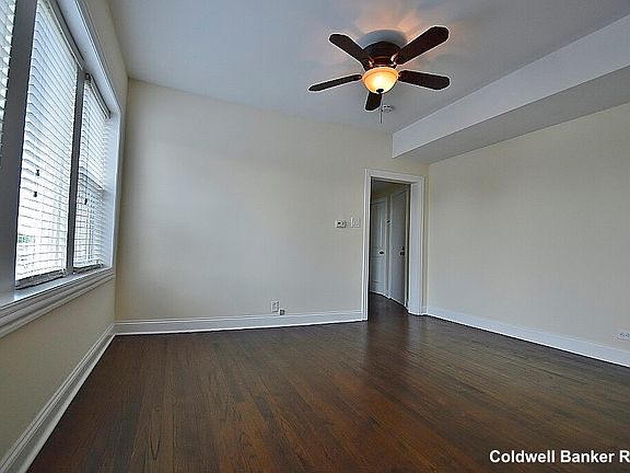 3rd image of 3108 W Walton St APT 3B