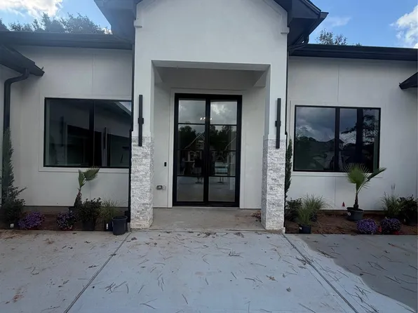 339 W Shore Ln, Montgomery, TX 77356
