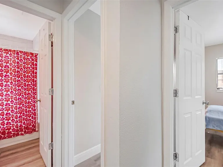 211 Woodmere Blvd — Photo 16