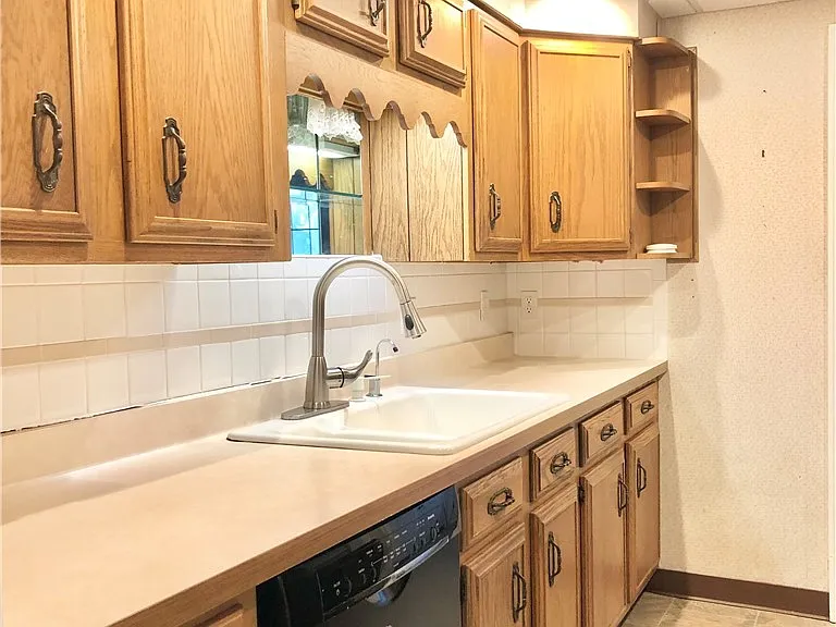 200 Koenig Rd — Photo 2