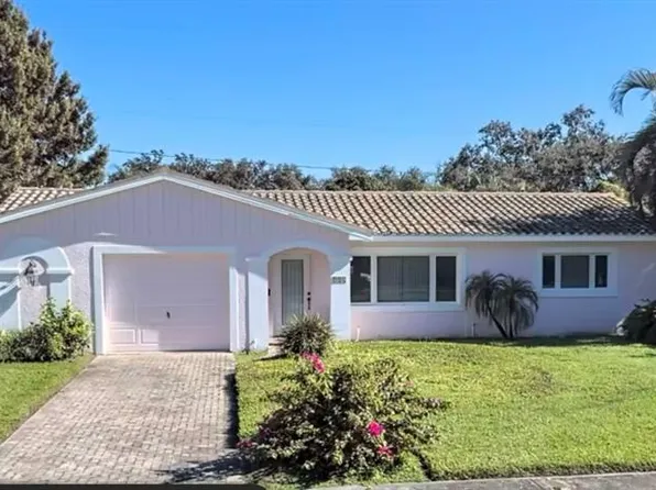 901 Eden Isle Blvd NE, Saint Petersburg, FL 33704