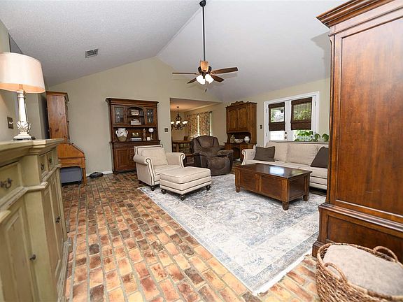 2nd image of 115 Lewald Dr