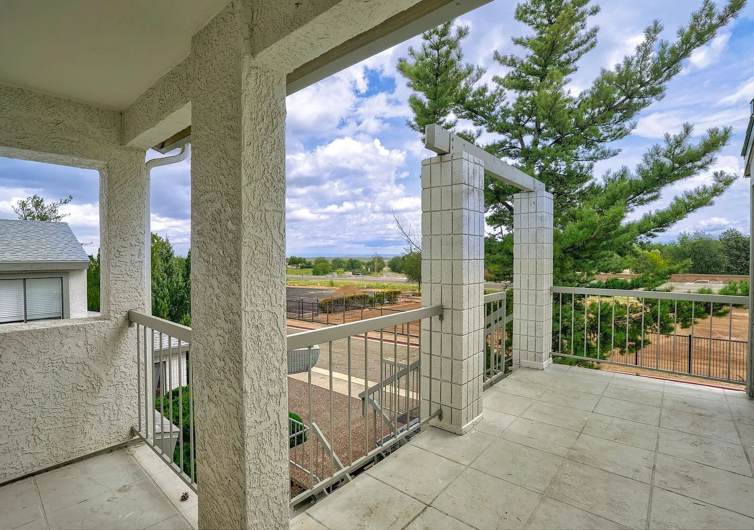 College Students Welcome! Rent this 3 Bedroom, 2.5 Bathroom Condo for Rent! — Photo 4