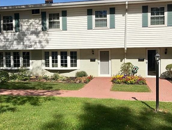 2nd image of 15 Meadowlawn Dr Unit 5