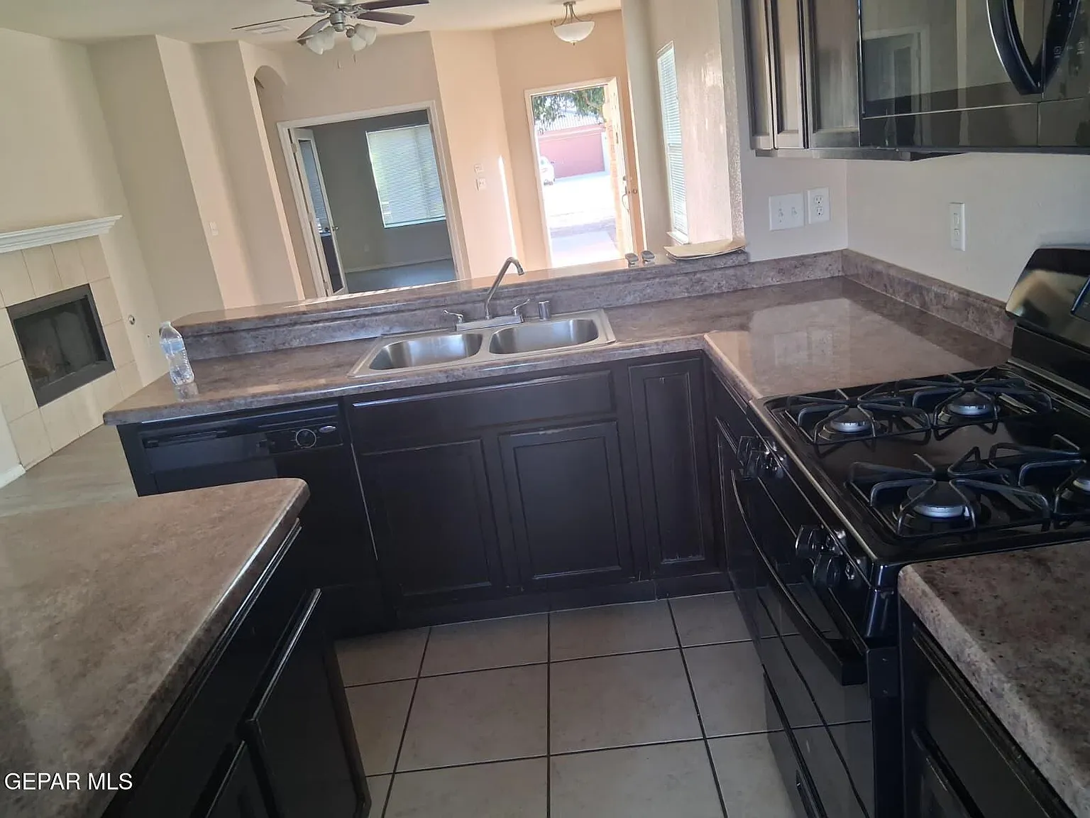 4 bed, 2.0 bath, 1685 sqft, $2,200 — Photo 4