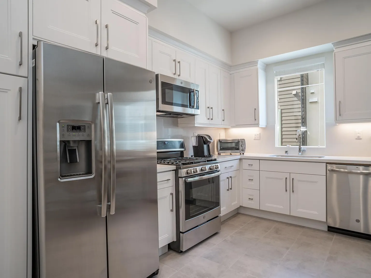 877 Doheny Way — Photo 4