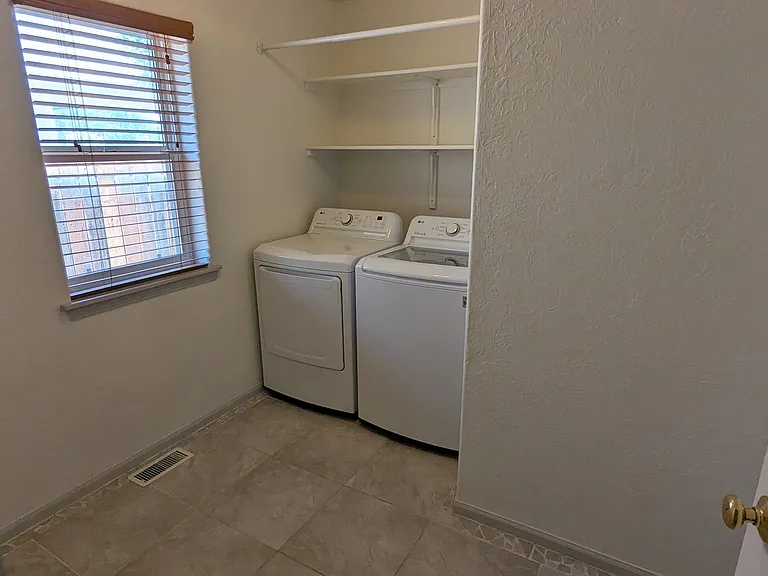708 S Junction Ave — Photo 6
