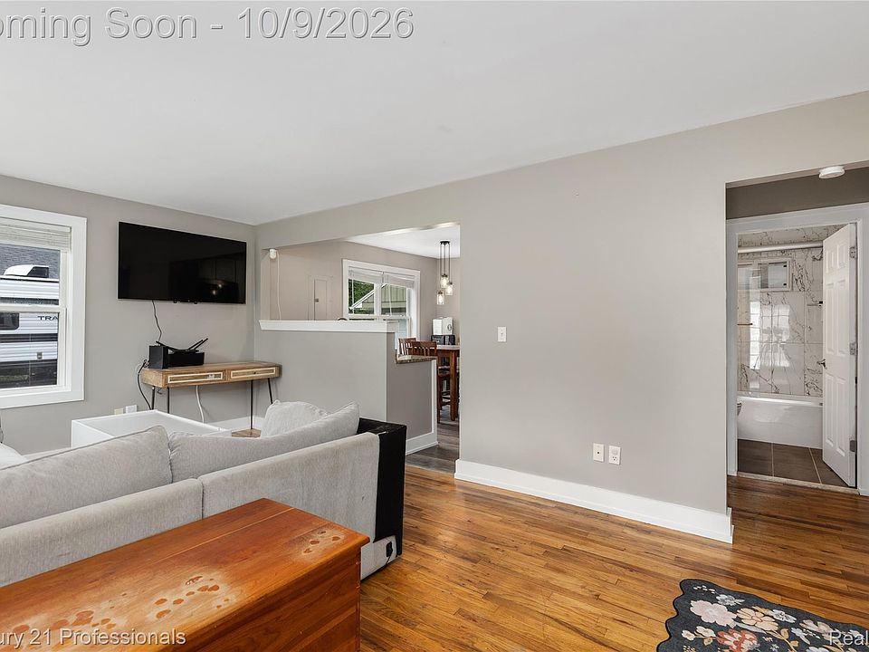 801 Forest Dr, photo 4