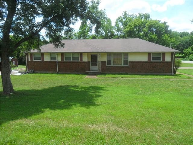 1st image of 900 Woods Lake Dr