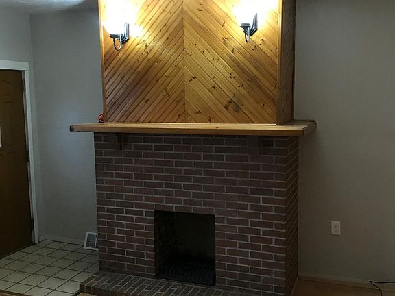 Living room. Decorative fireplace.