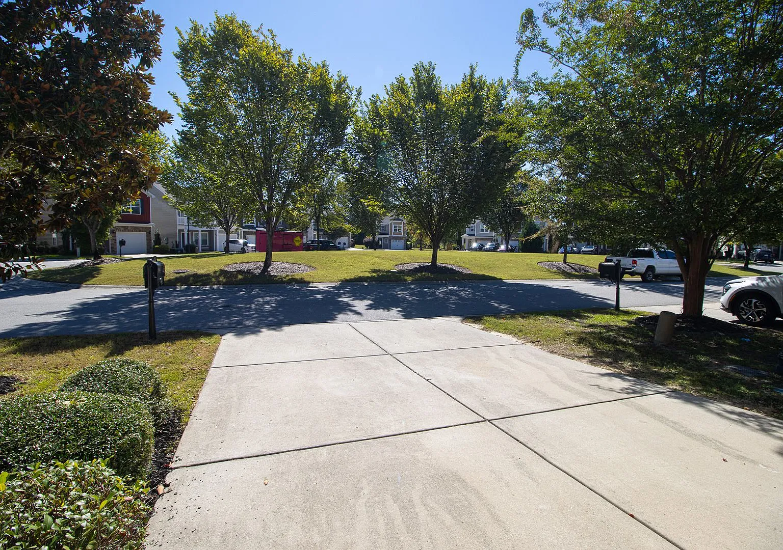 Fabulous 3 Bed 2.5 Bath with large bonus room in highly desirable Lake Carolina Neighborhood! Les... — Photo 3
