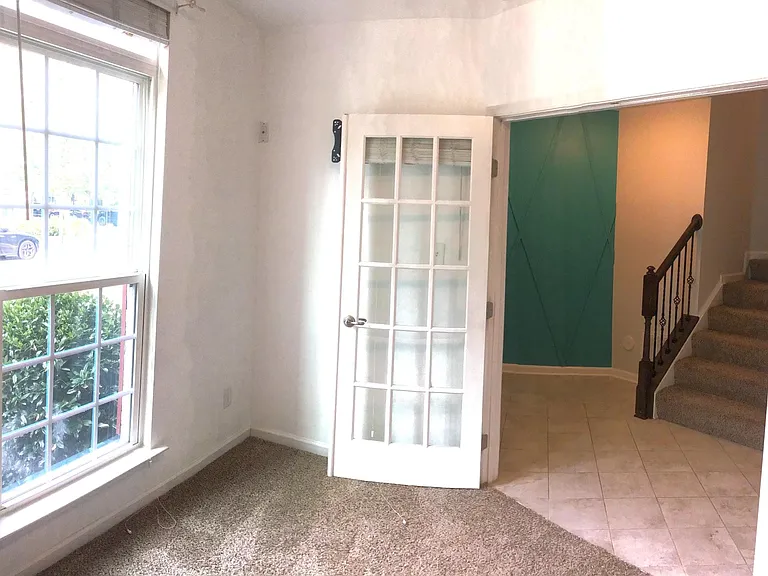 1st floor office / bedroom w/full bath