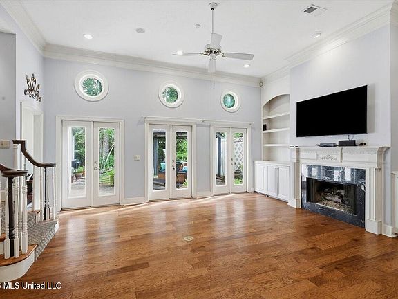 4th image of 211 Winsmere Way