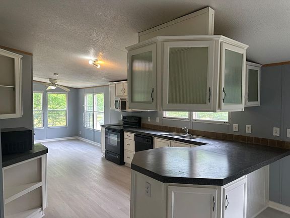 5th image of 2229 Meekins Rd