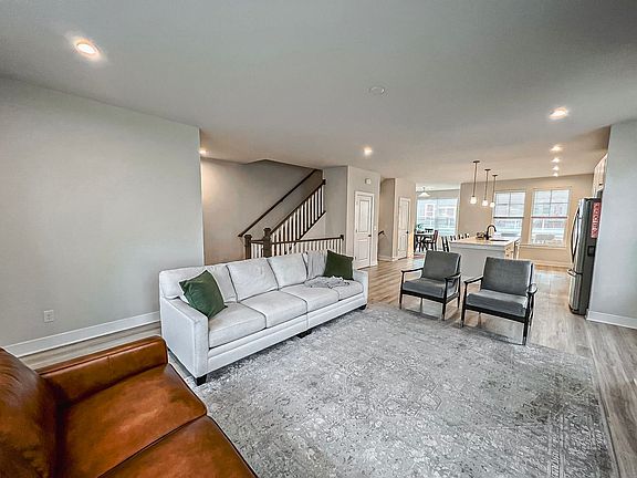 4th image of 17650 Falcon Heights St