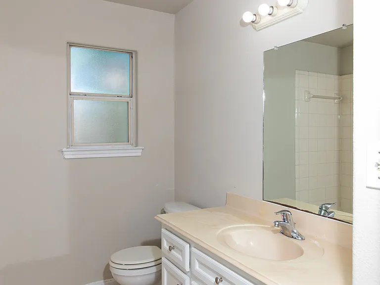 2530 Aldon St — Photo 38