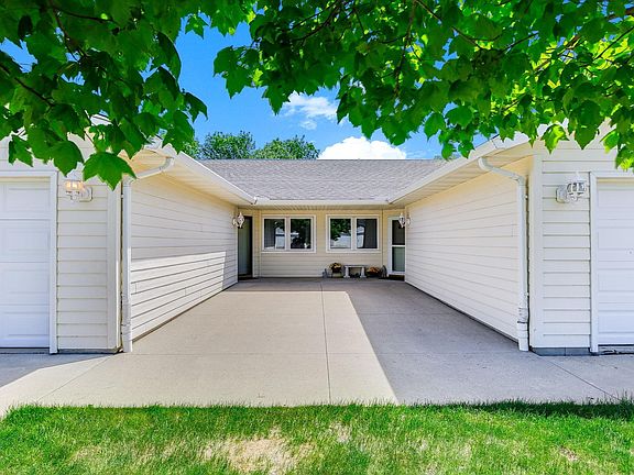 3rd image of 1096 Prairie View Dr SW