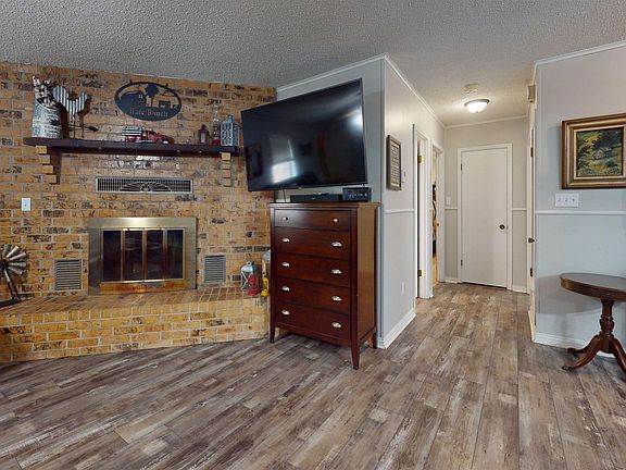 3rd image of 98 Hopkins Ln