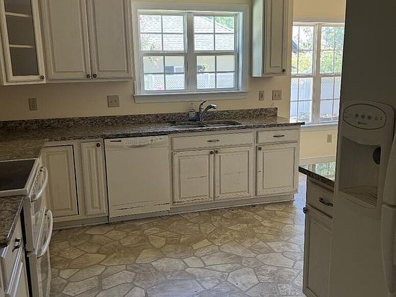 3rd image of 422 Long View Cir