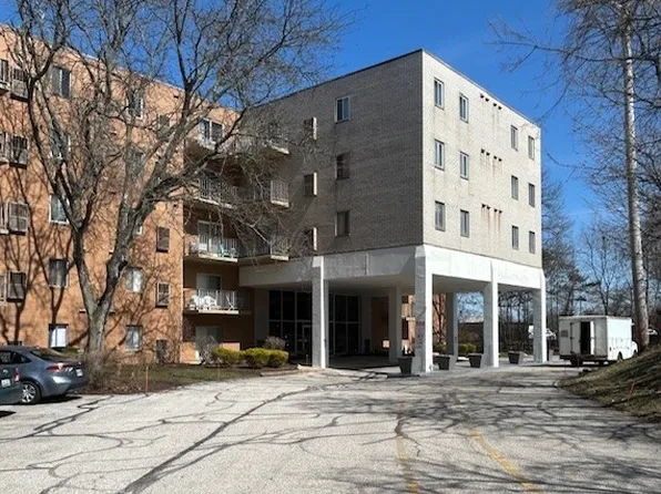 3675 Clague Rd Unit 403, North Olmsted, OH 44070