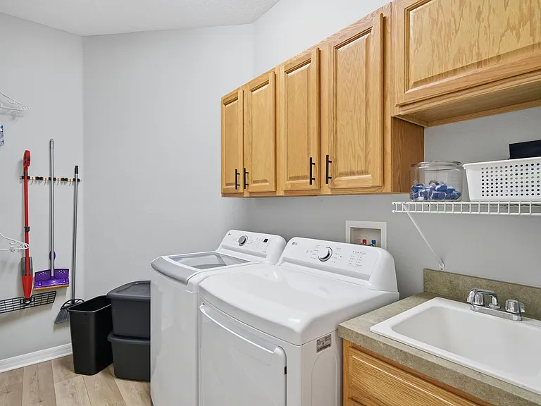 1020 W Rollingwood Ct — Photo 37