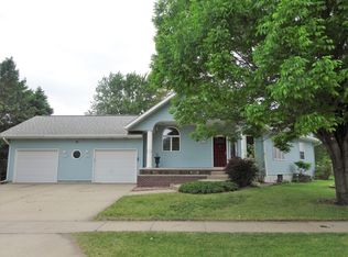 615 Sterling St, Vermillion, SD 57069