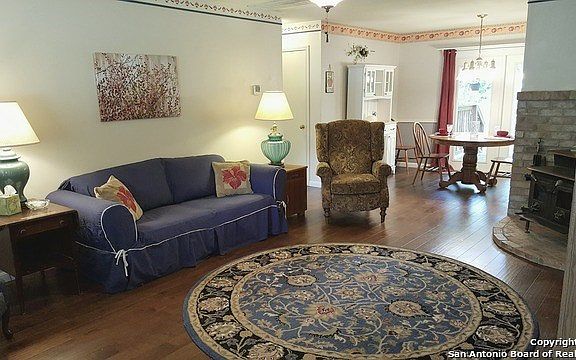 4th image of 1011 Sherwood Dr