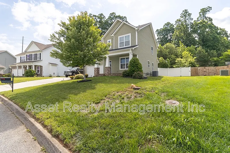 3 bed, 3.0 bath, 2409 sqft, $2,875 — Photo 4