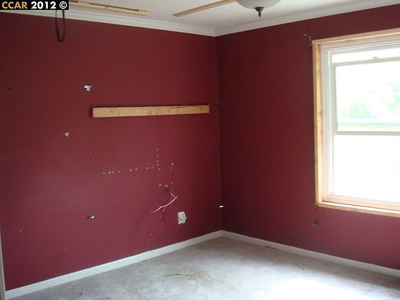 4th image of 2425 Birch St