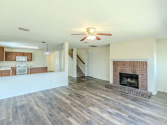 4th image of 2415 Mallory Ln