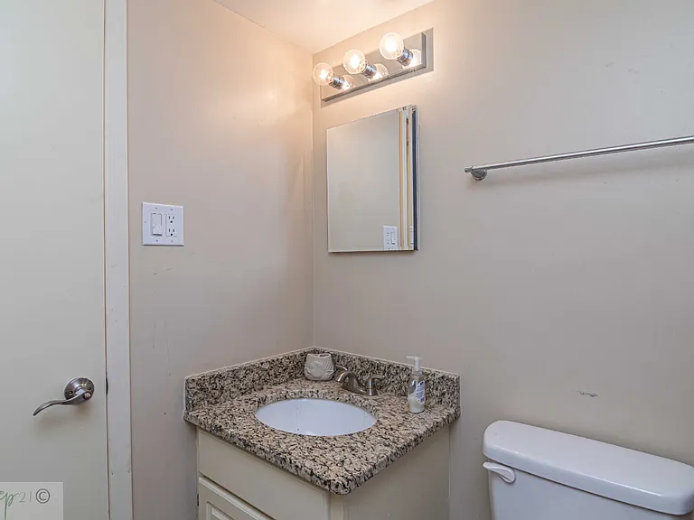 103 E Lockhaven Dr #E — Photo 22