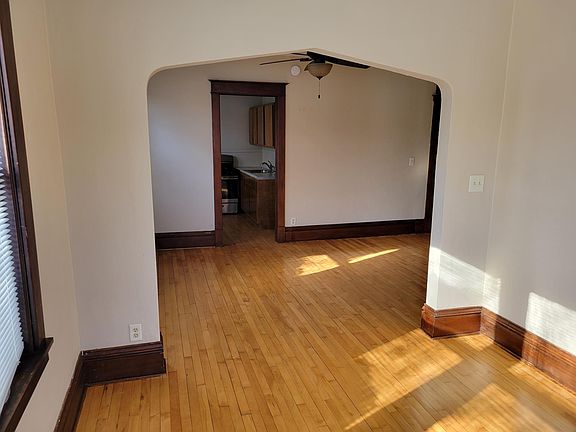 2nd image of 1127 Chatsworth St N #2