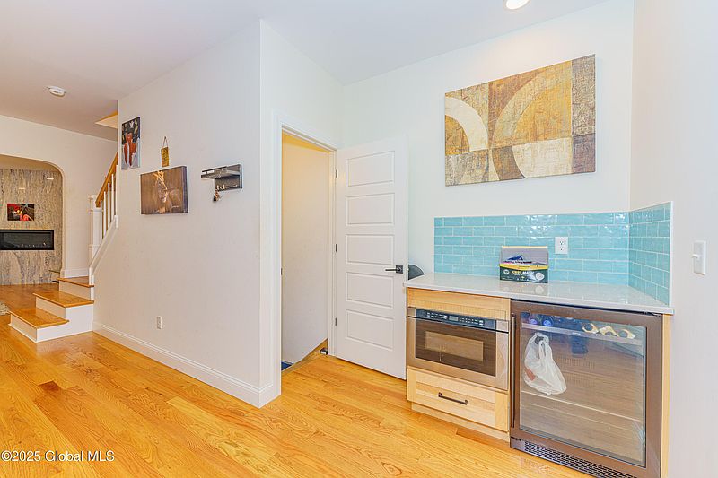 5th image of 48 Stacey Way