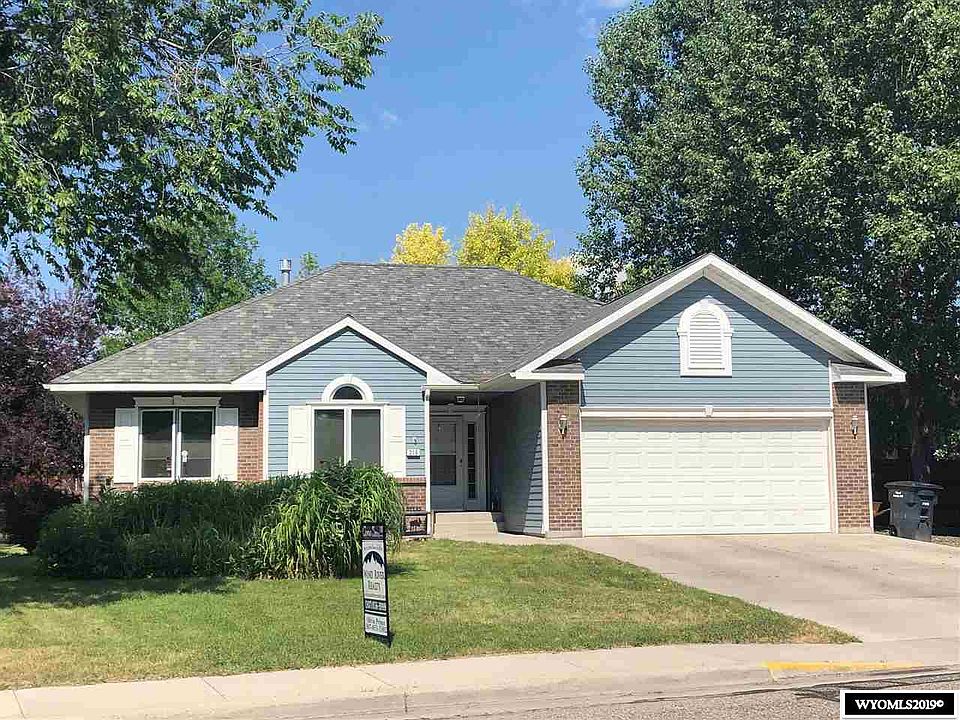 1st image of 310 Hunter Cir