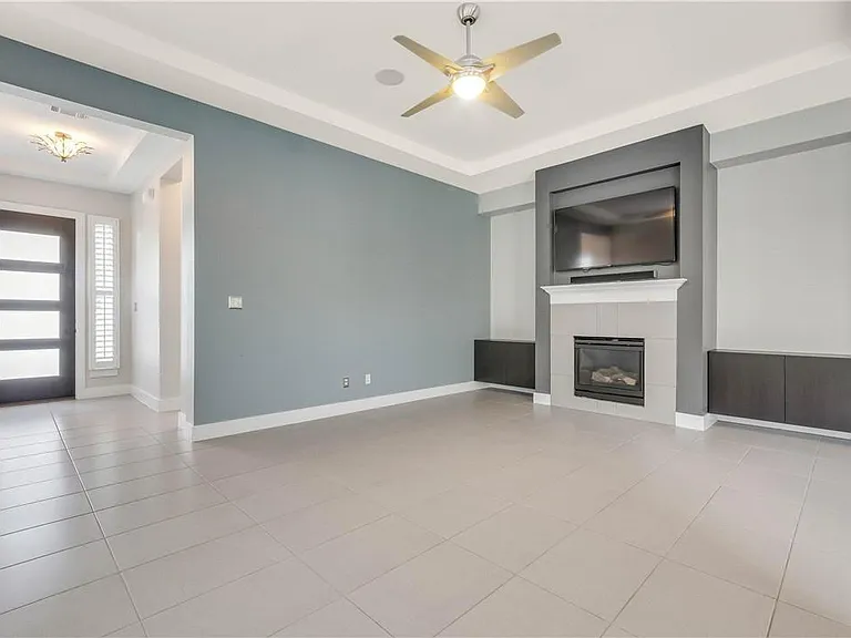 309 W Jeffrey David Ln — Photo 4