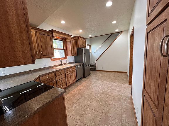 3rd image of 400 S 14th St