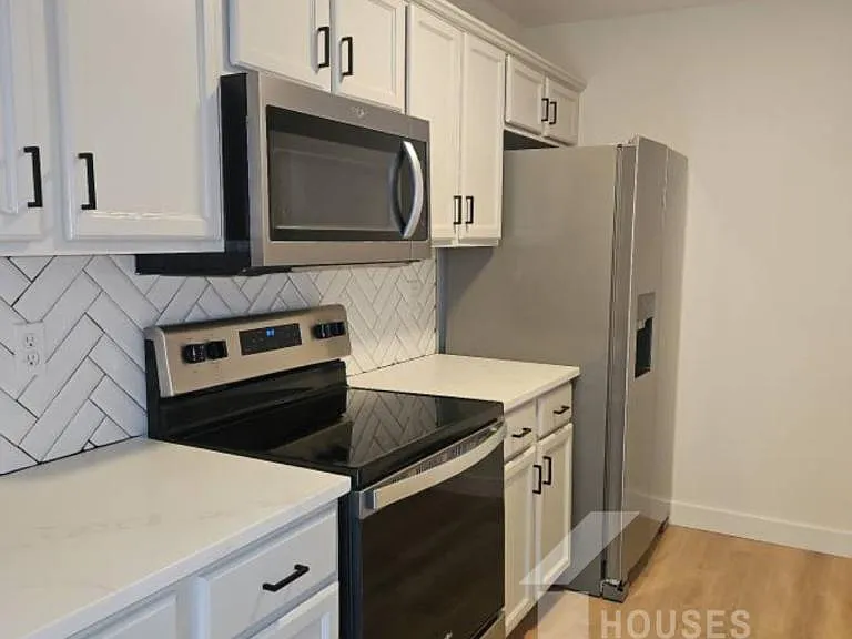 69 Greensboro Ct — Photo 5