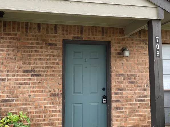 708 W Collins St, Denton, TX 76201