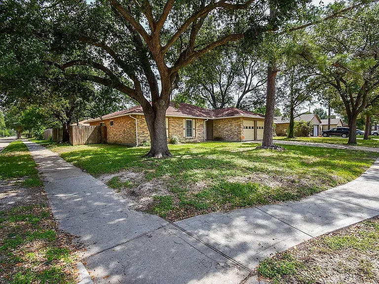 13430 Piney Oaks Dr — Photo 3