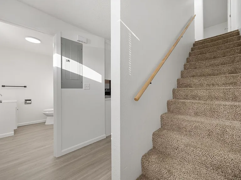 1345 N Devon Ave — Photo 8