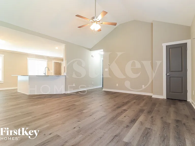 321 Spring Ridge Dr — Photo 4